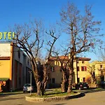 Maxim Hotel