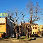 Maxim Hotel