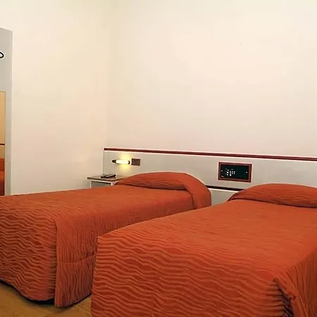 Maxim Hotel 3*