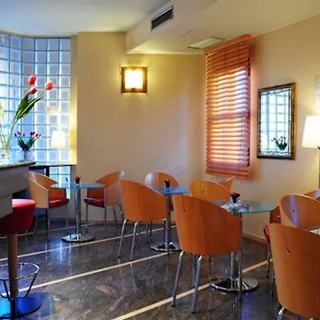 Maxim Hotel