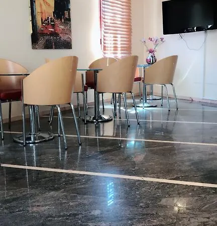 Maxim Hotel