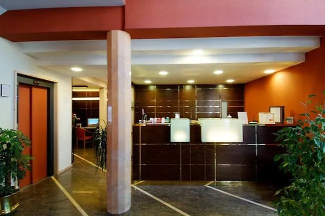 Maxim Hotel