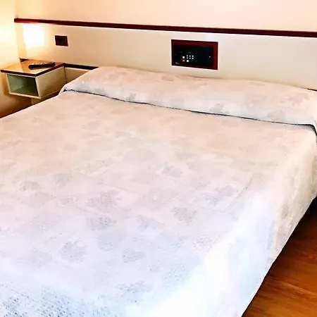 Maxim 3* بولونيا