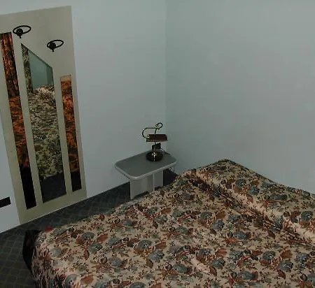 Maxim بولونيا